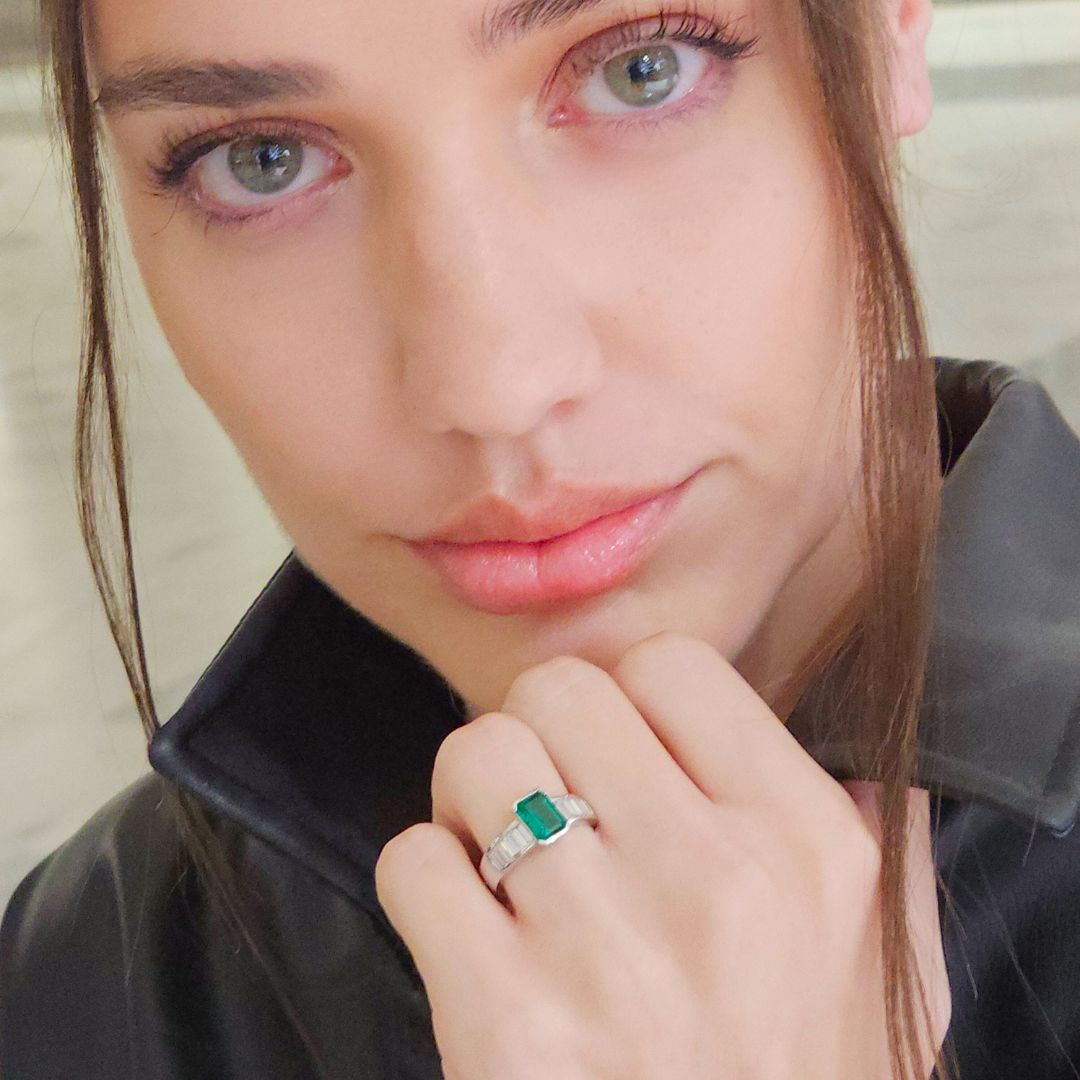 Emerald & Diamond Rings_DA5918 Gold, Emerald & Diamond Ring - Image 2