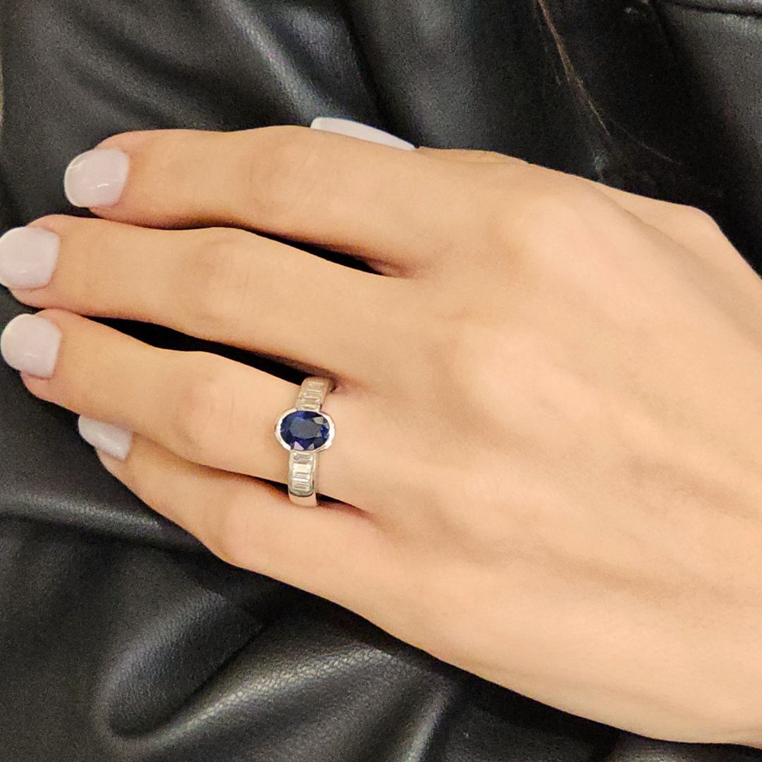 Sapphire & Diamond ring Gold, Blue Sapphire & Diamond Ring - Image 3