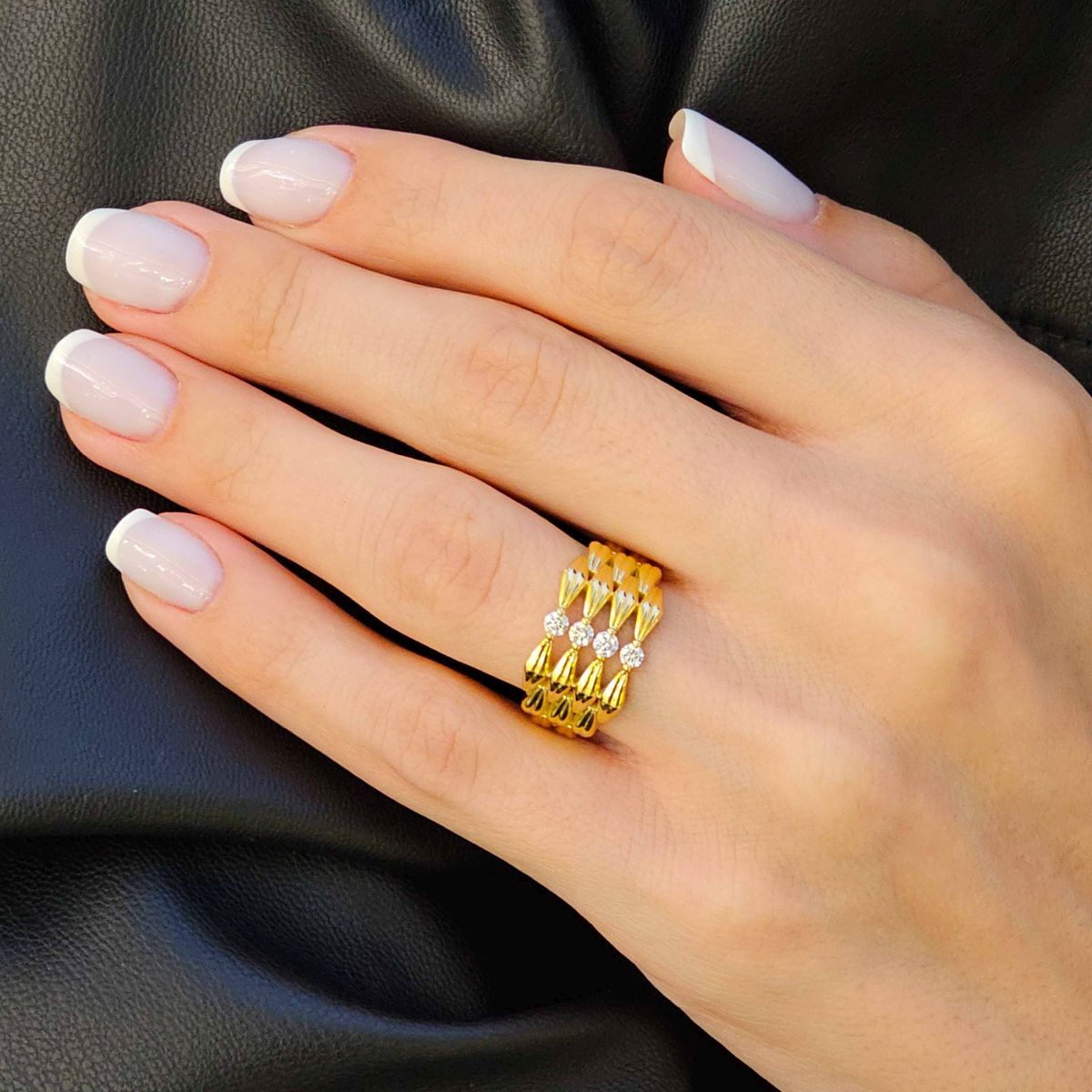 gold & diamond jewellery_100 Gold & Diamond Ring - Image 3