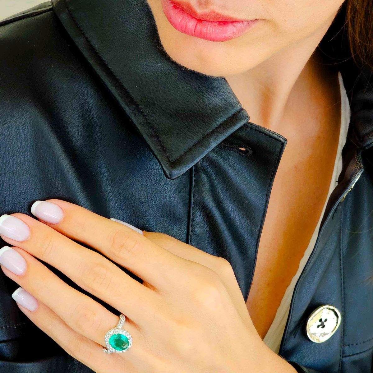 gold & diamond jewellery_728 Gold, Emerald & Diamond Ring - Image 2